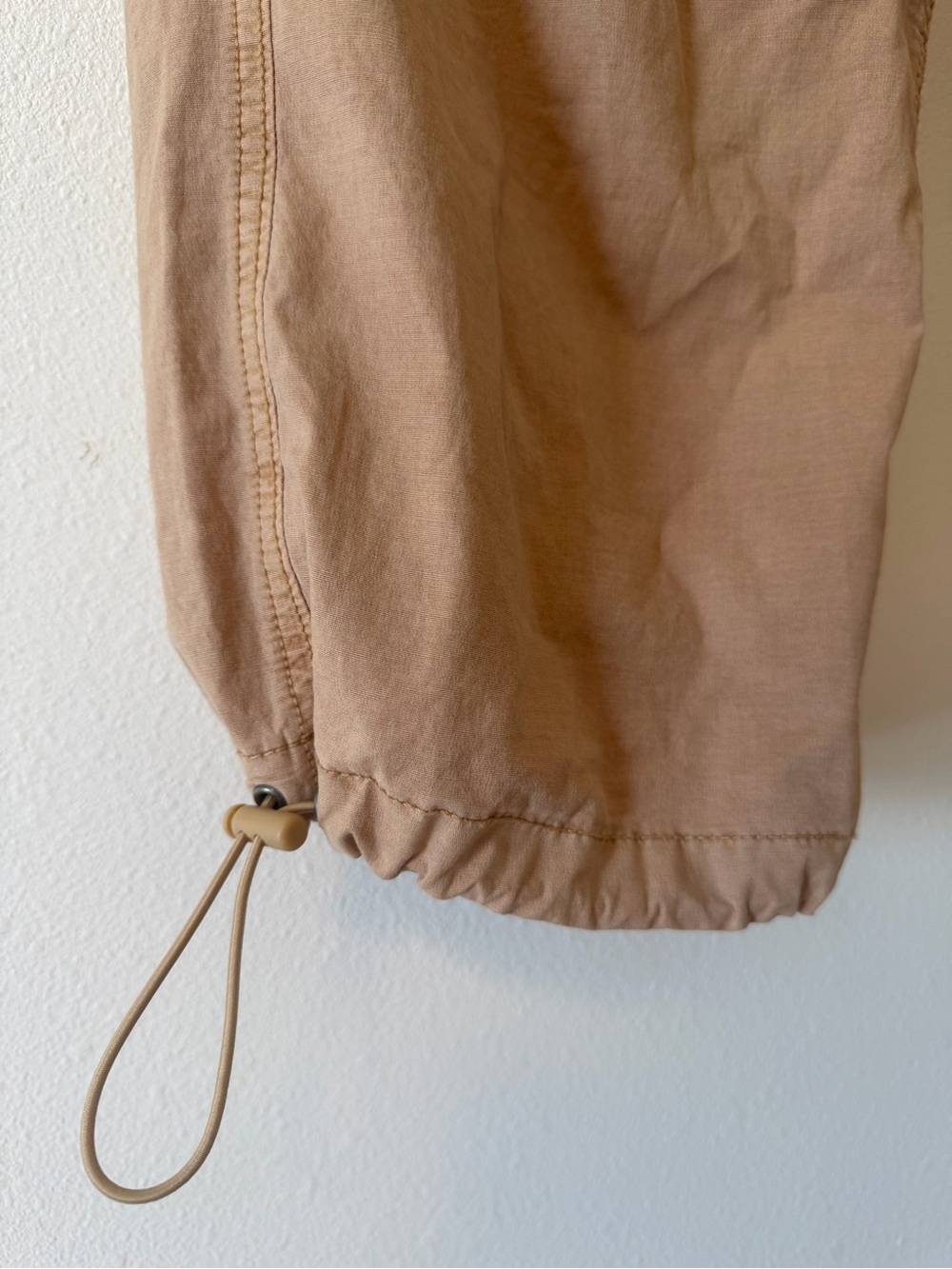 American Eagle Snappy Stretch Low-Rise Baggy Parachute Pants in Beige Tan Brown - Picture 6 of 15